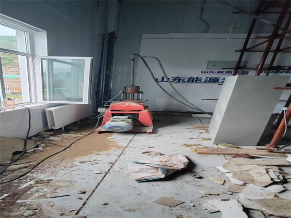 金江镇地基基础下沉墙体裂缝加固注浆顶升施工